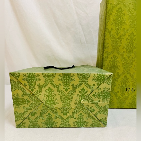 Gucci Shoe Box, Gift Bag, & Cards - Picture 6 of 6